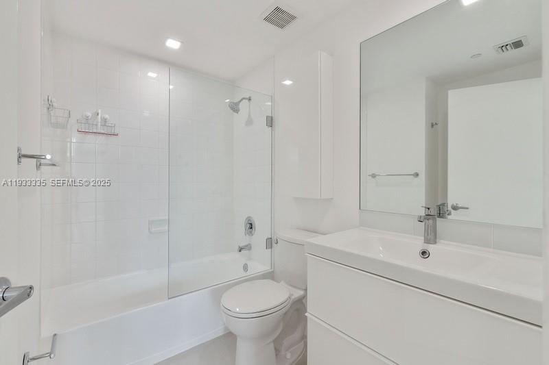 2475 Brickell Ave #1606, Miami FL 33129