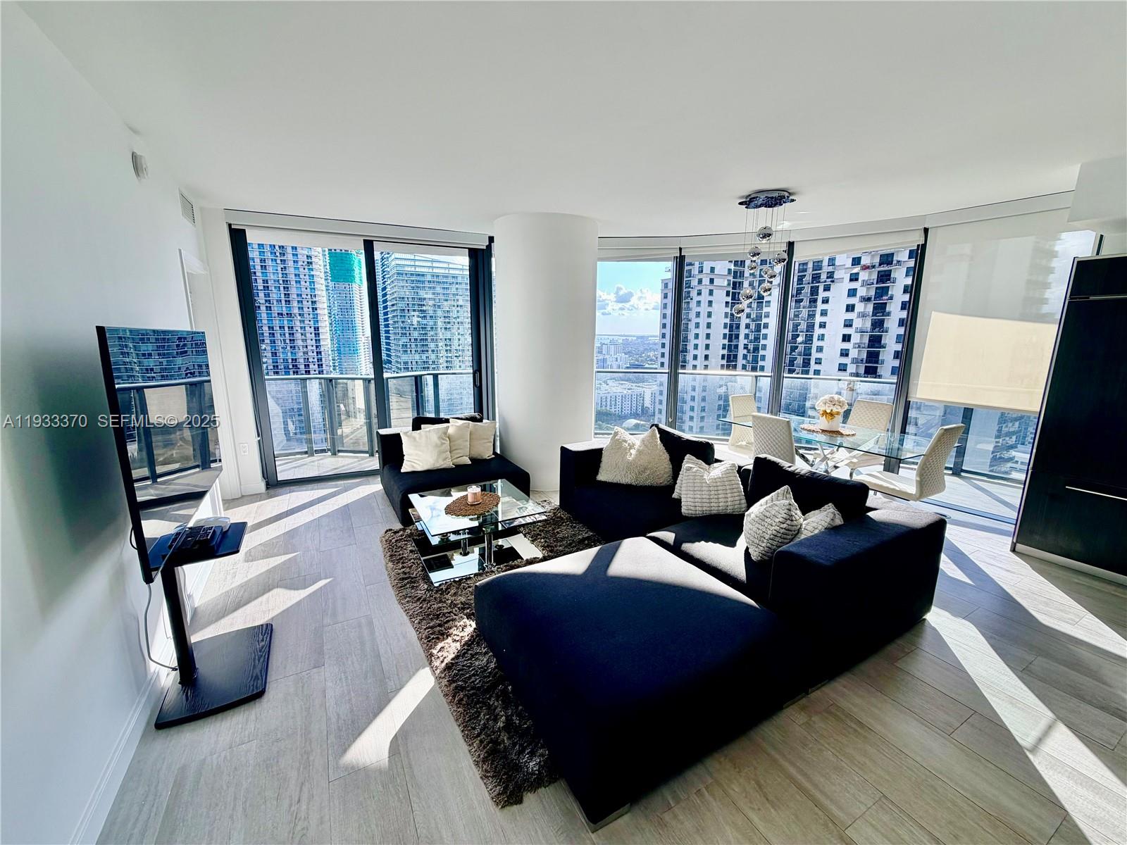 45 SW 9th St #2606, Miami FL 33130