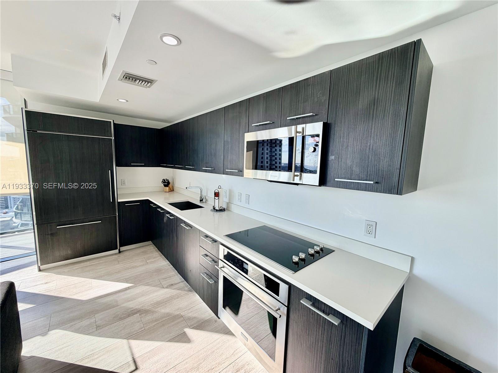 45 SW 9th St #2606, Miami FL 33130