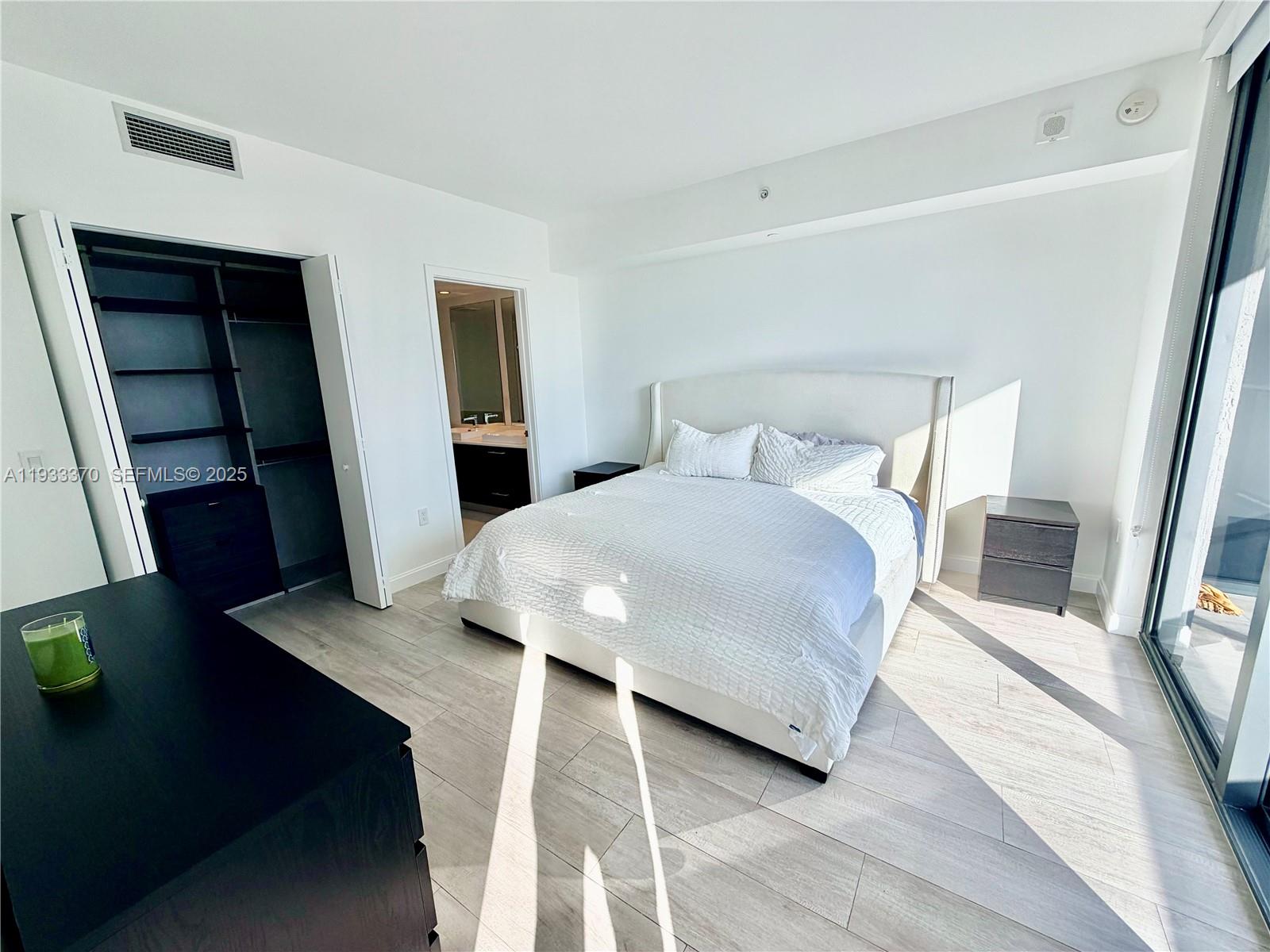45 SW 9th St #2606, Miami FL 33130