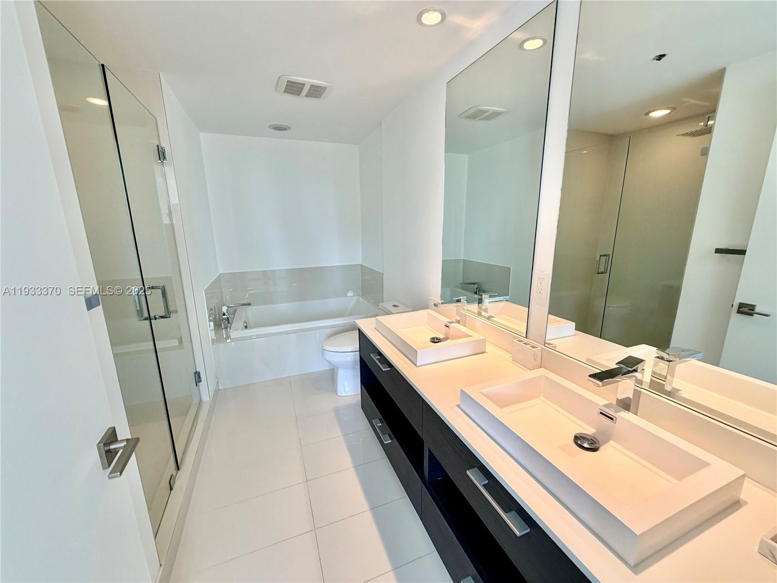 45 SW 9th St #2606, Miami FL 33130