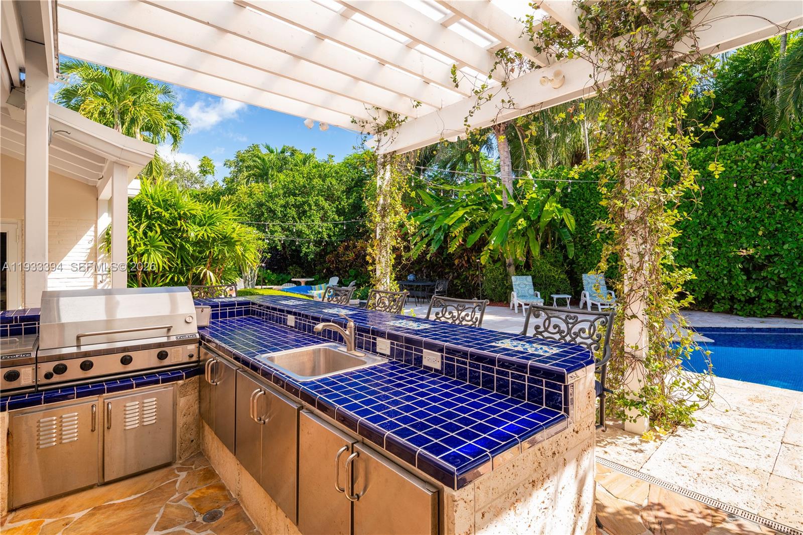 4871 SW 74th Ter, Miami FL 33143