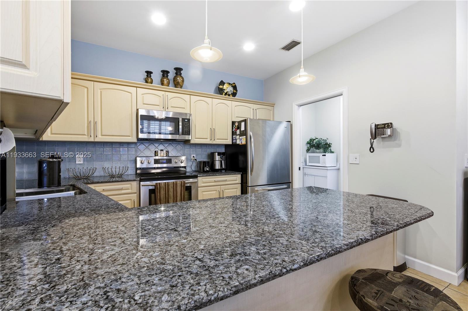 2607 Holy Cross Ln, Lake Worth FL 33460