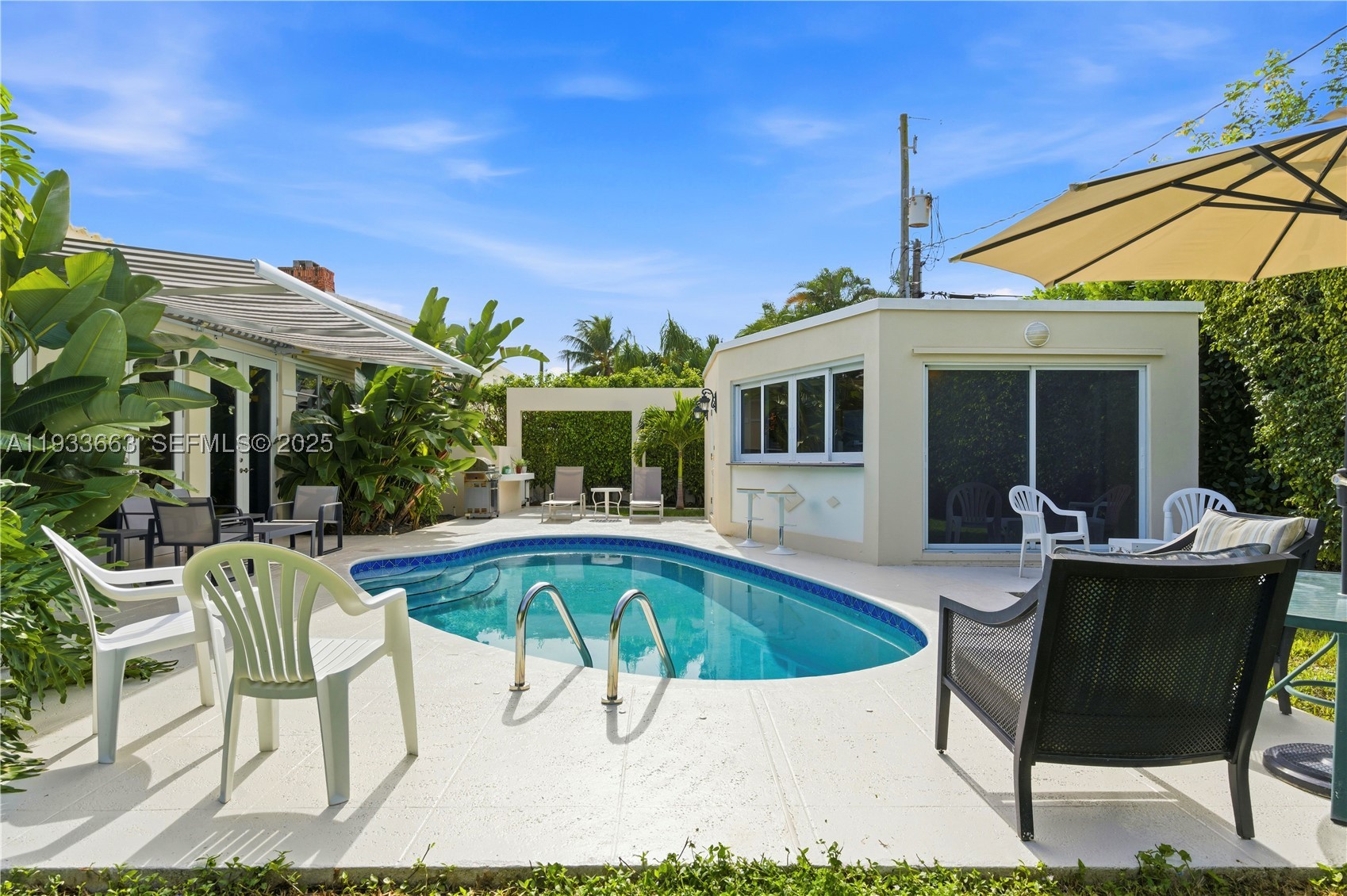 2607 Holy Cross Ln, Lake Worth FL 33460