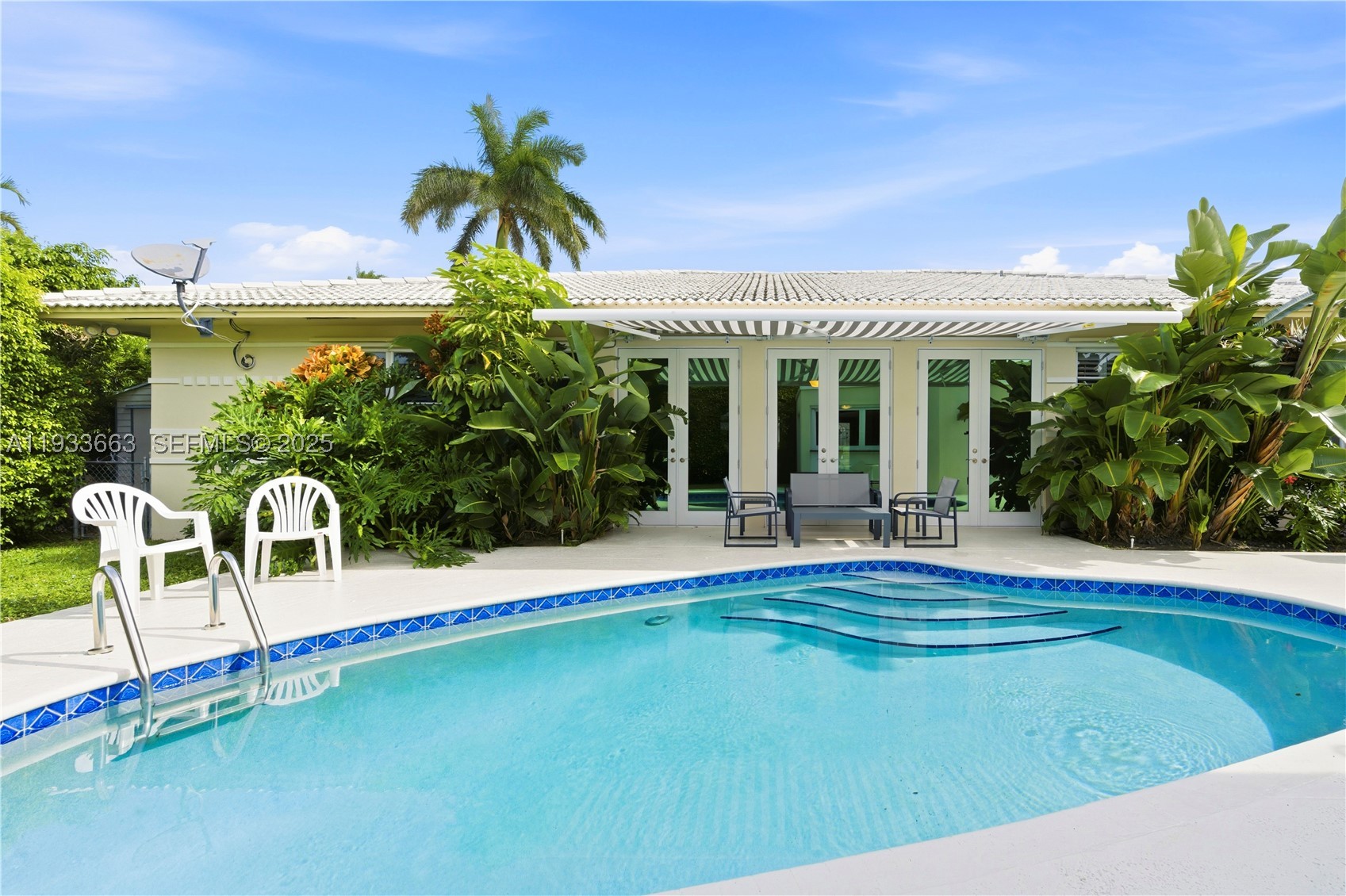 2607 Holy Cross Ln, Lake Worth FL 33460