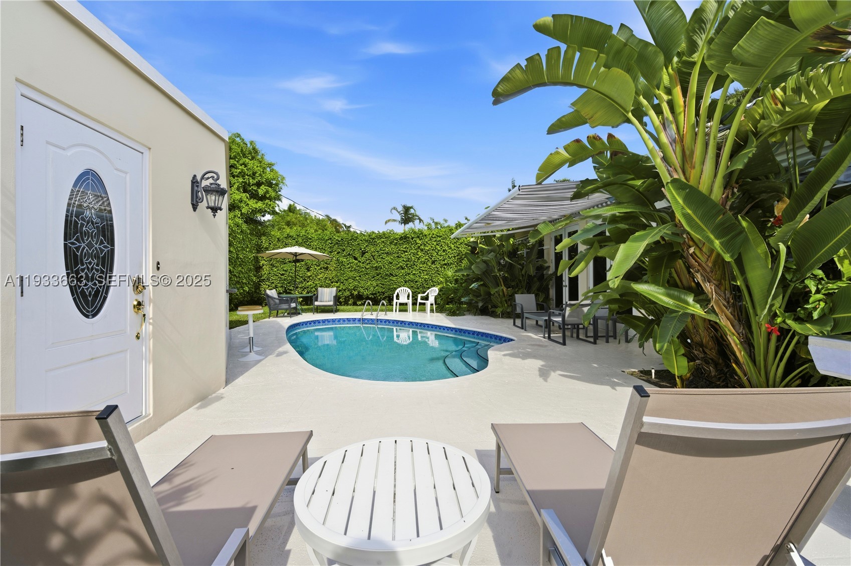 2607 Holy Cross Ln, Lake Worth FL 33460