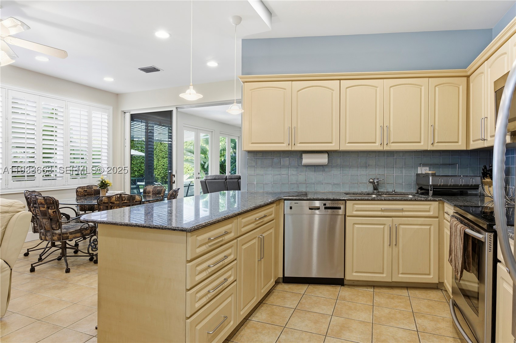 2607 Holy Cross Ln, Lake Worth FL 33460