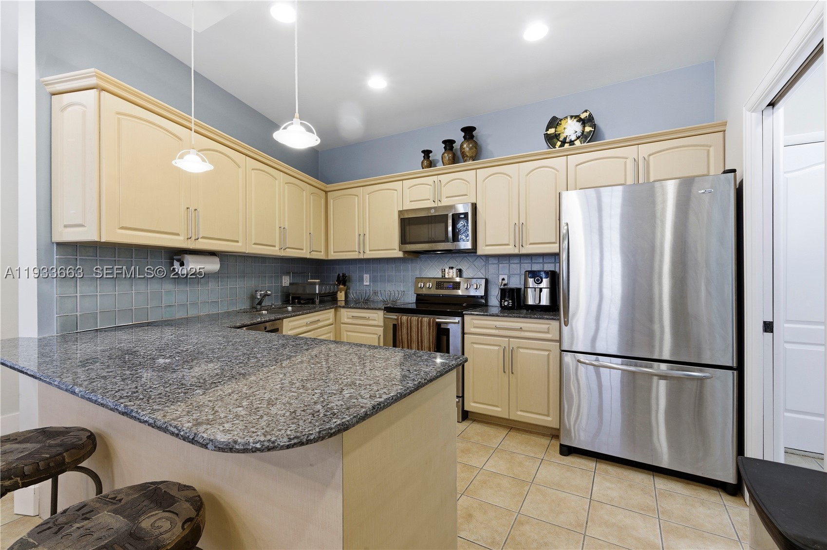2607 Holy Cross Ln, Lake Worth FL 33460
