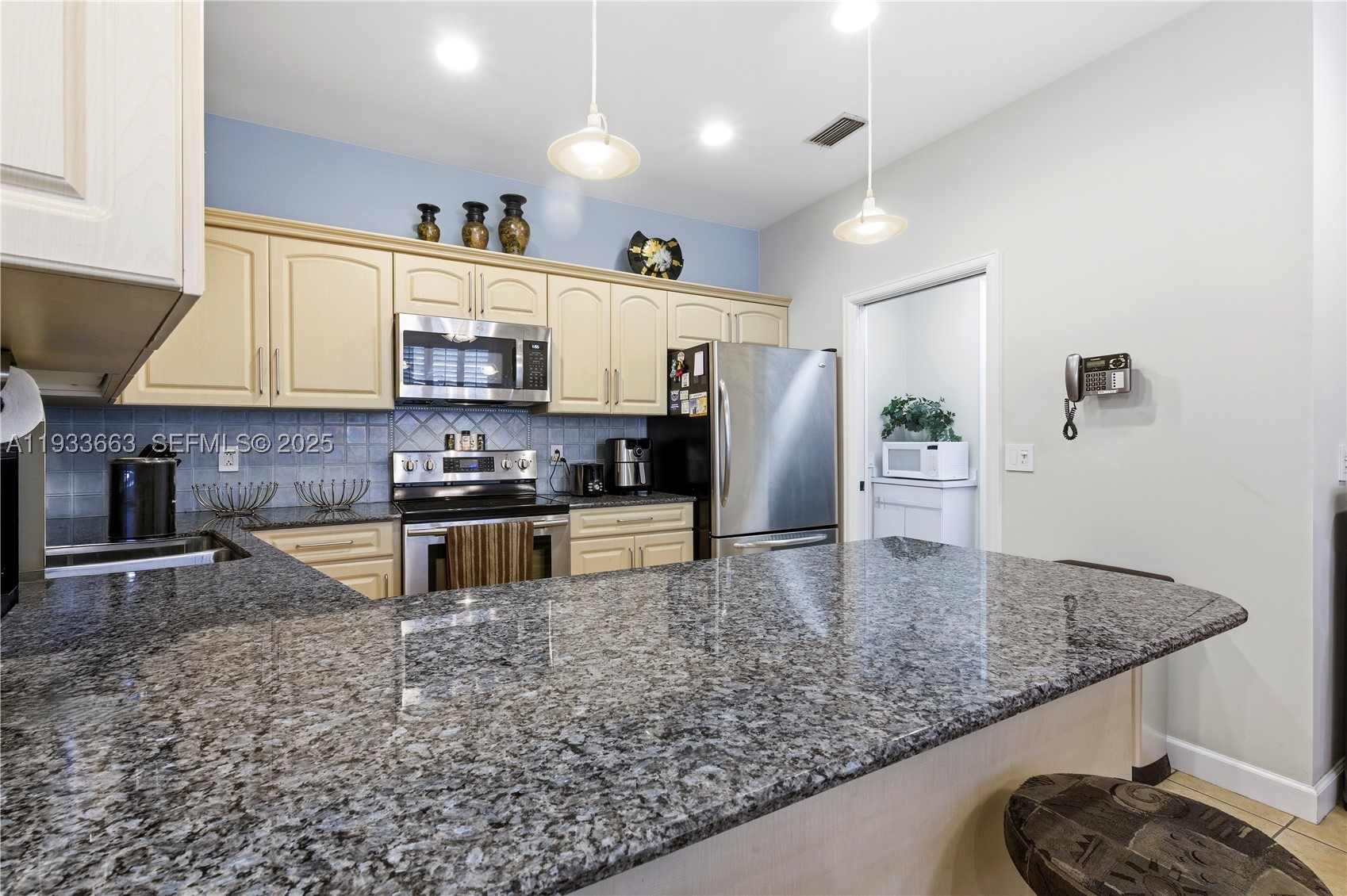 2607 Holy Cross Ln, Lake Worth FL 33460