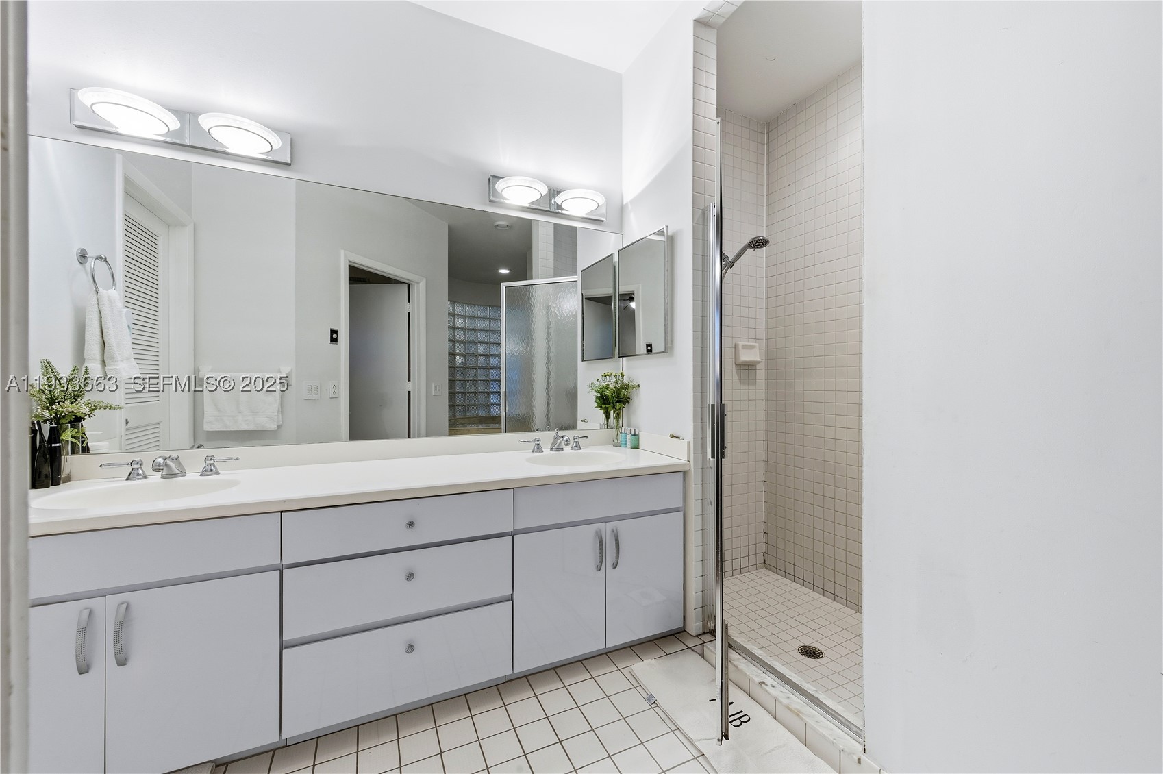2607 Holy Cross Ln, Lake Worth FL 33460