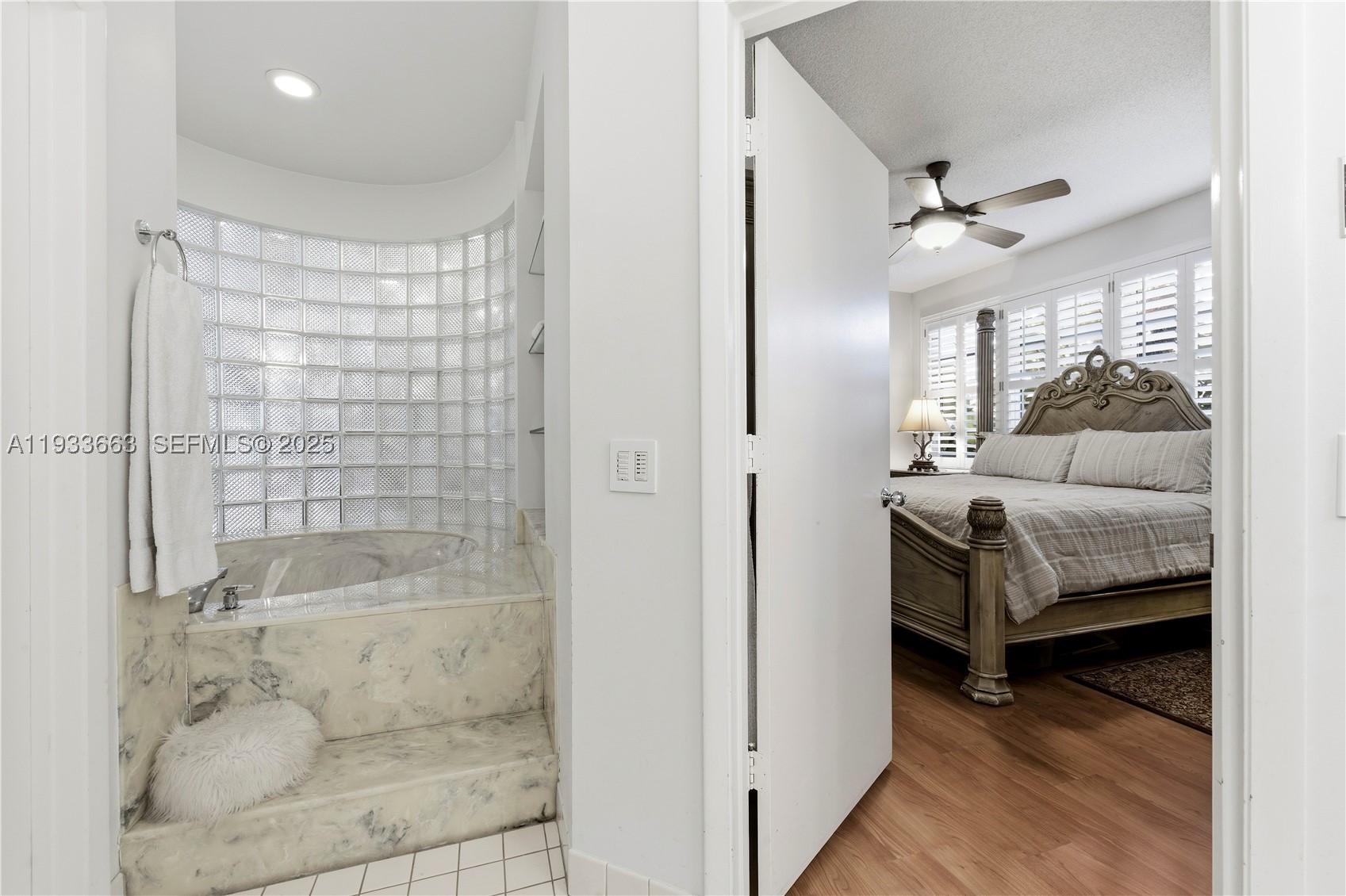 2607 Holy Cross Ln, Lake Worth FL 33460