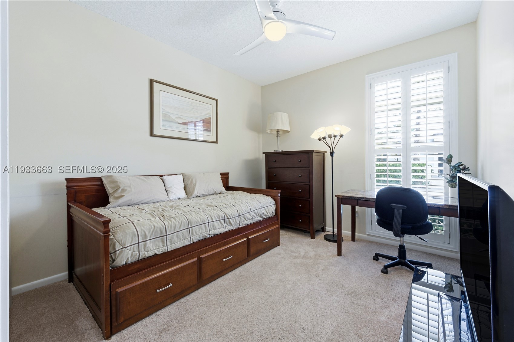 2607 Holy Cross Ln, Lake Worth FL 33460
