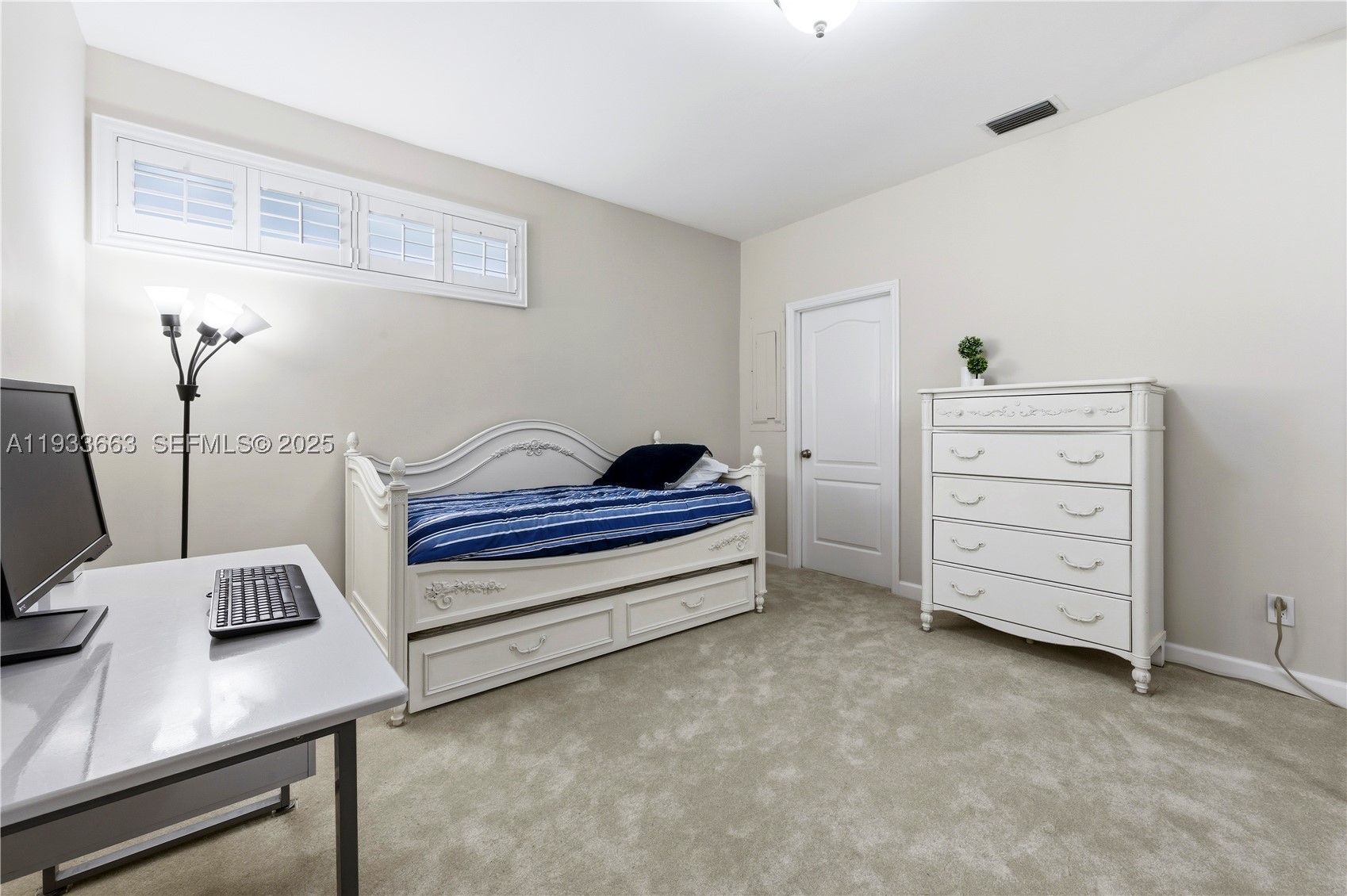 2607 Holy Cross Ln, Lake Worth FL 33460
