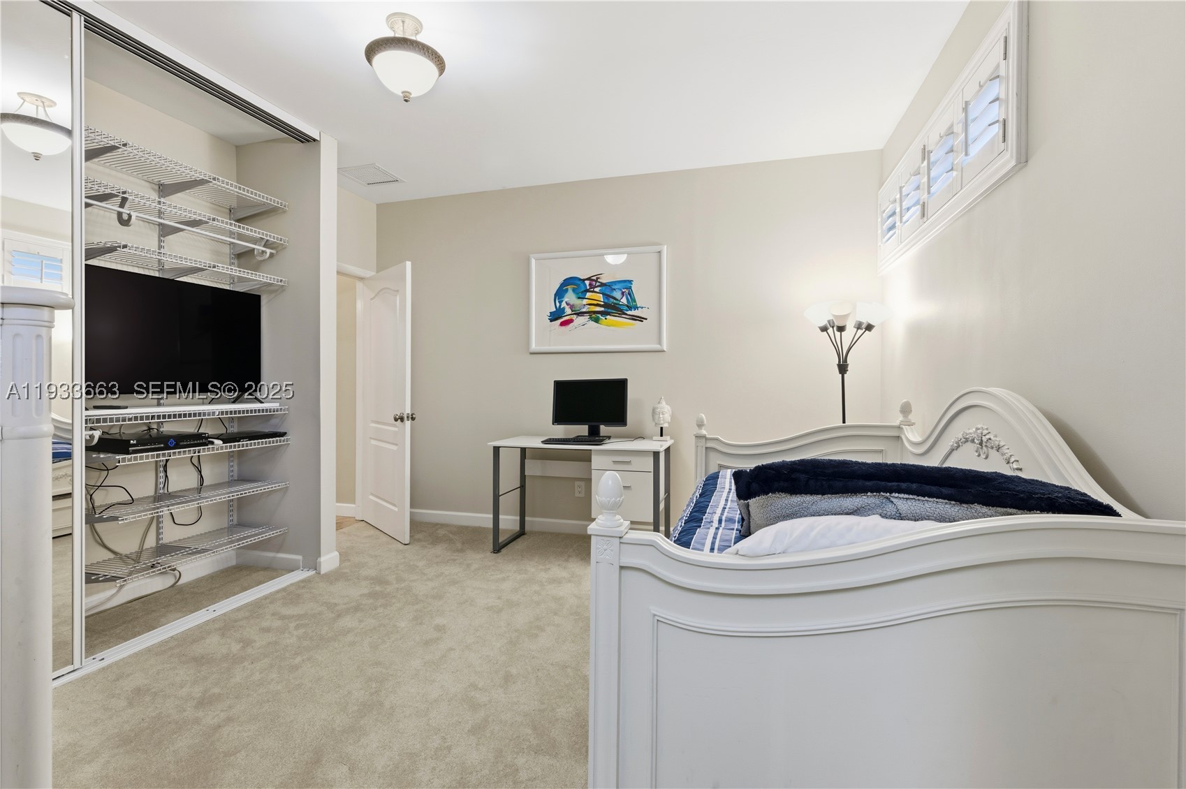 2607 Holy Cross Ln, Lake Worth FL 33460