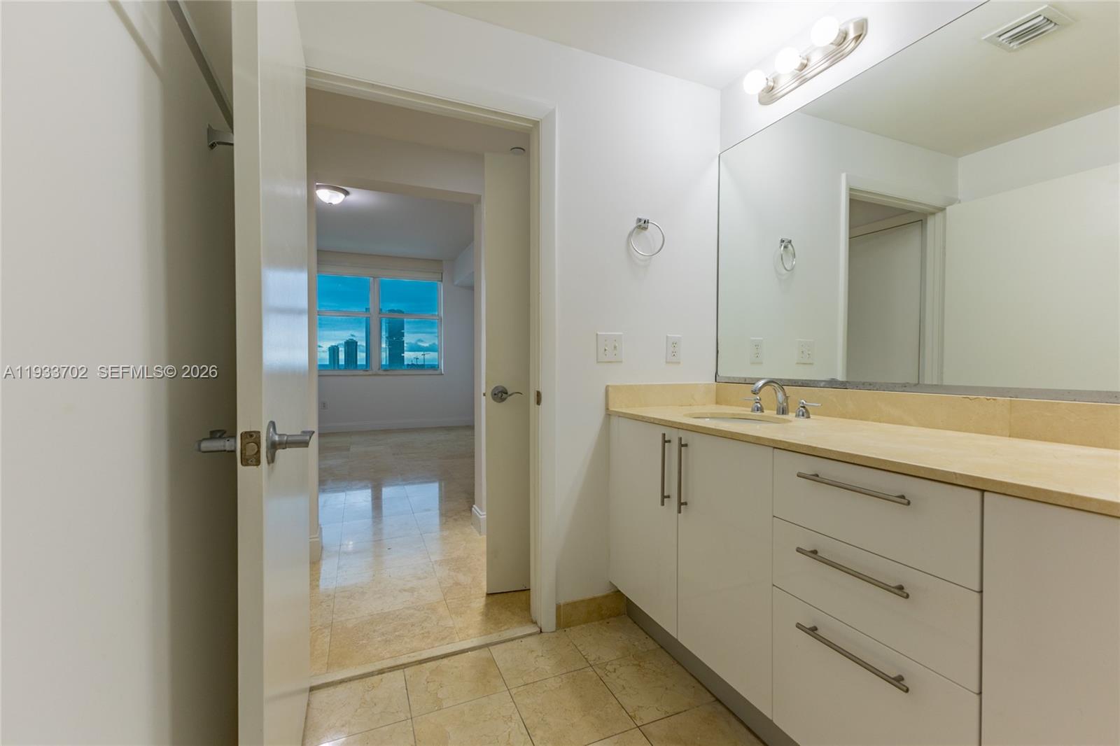 3330 NE 190th St #1112, Aventura FL 33180