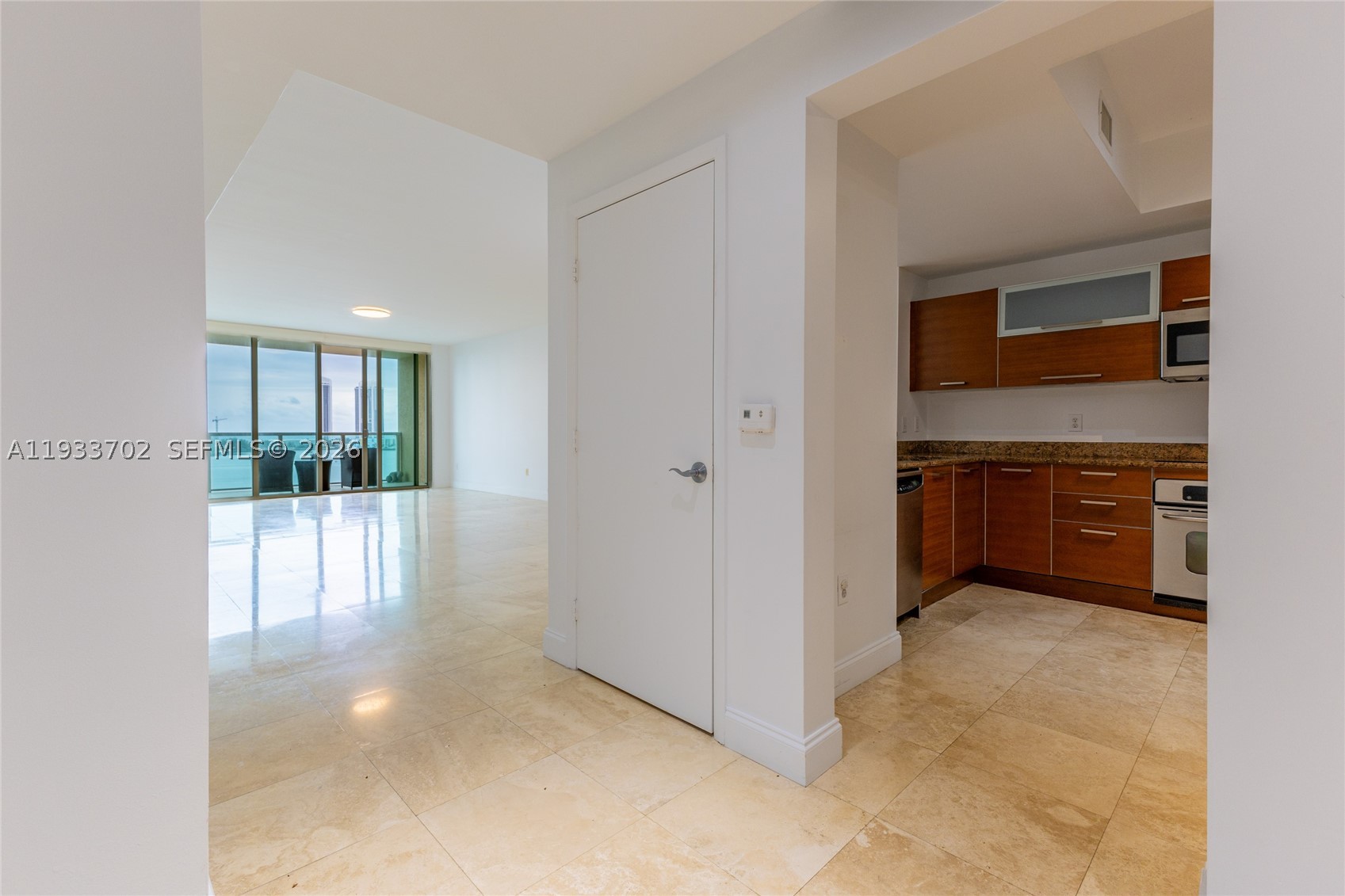 3330 NE 190th St #1112, Aventura FL 33180