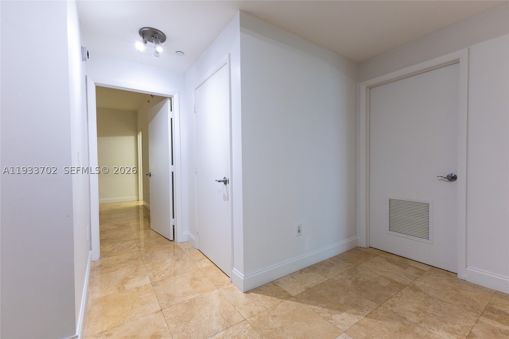 3330 NE 190th St #1112, Aventura FL 33180