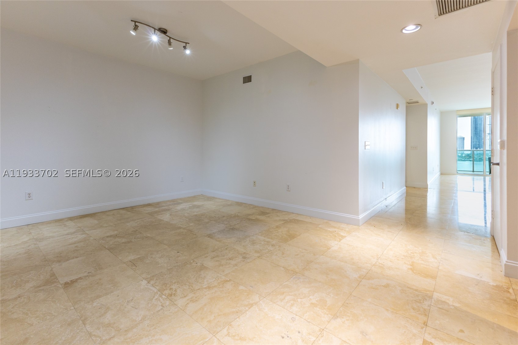 3330 NE 190th St #1112, Aventura FL 33180