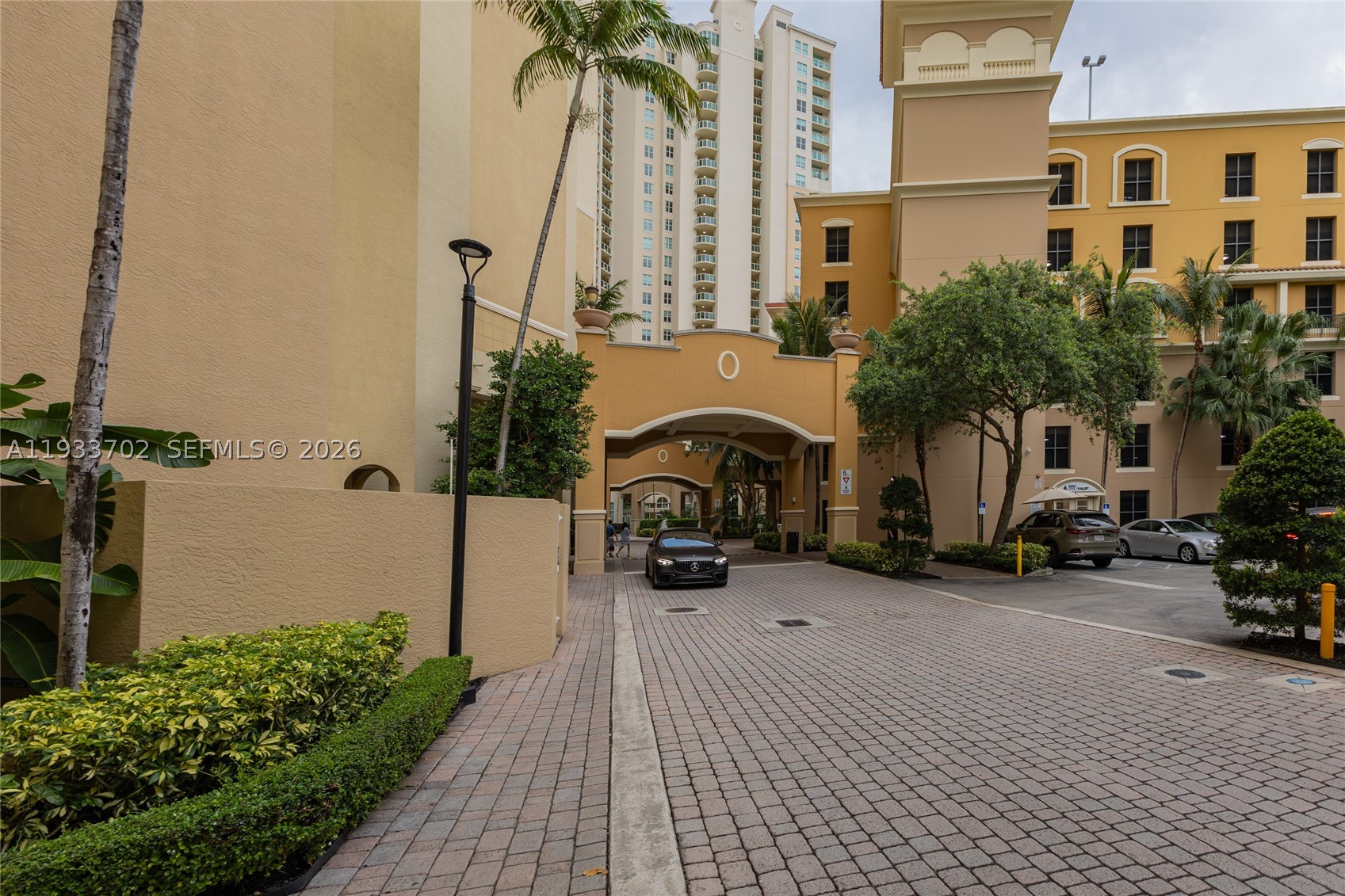 3330 NE 190th St #1112, Aventura FL 33180