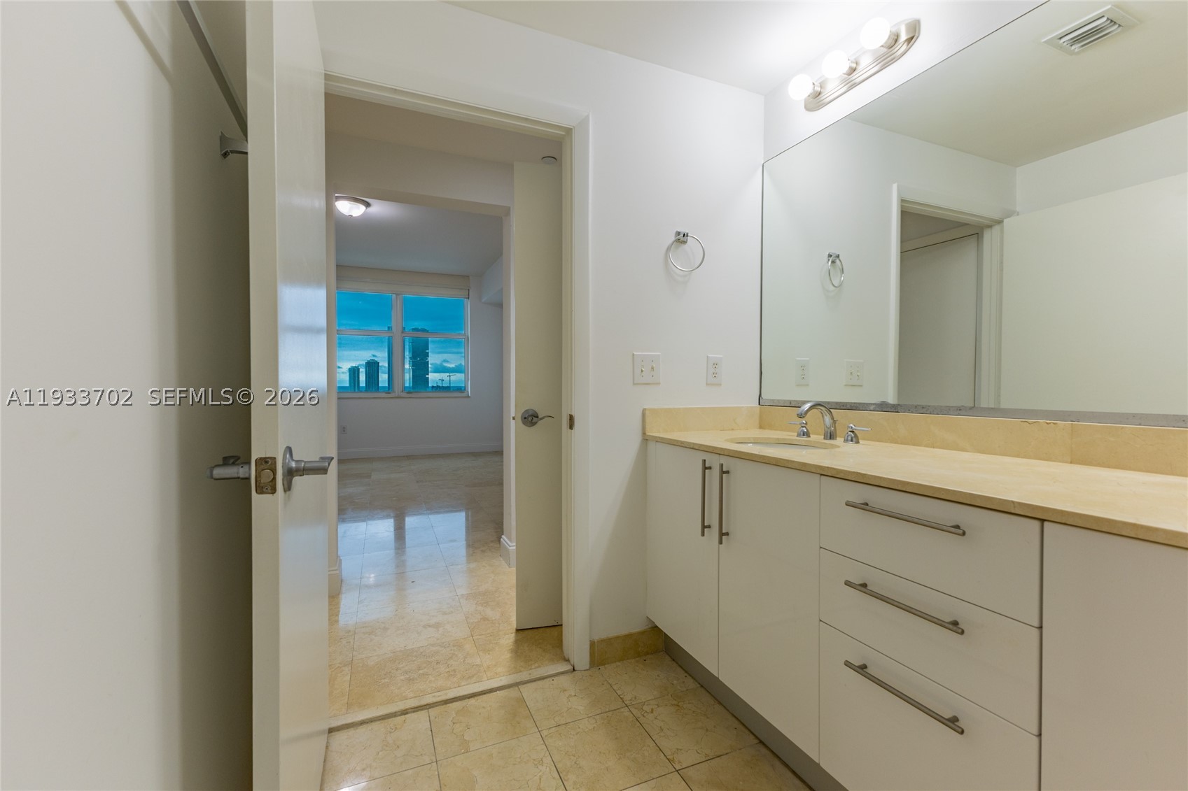 3330 NE 190th St #1112, Aventura FL 33180