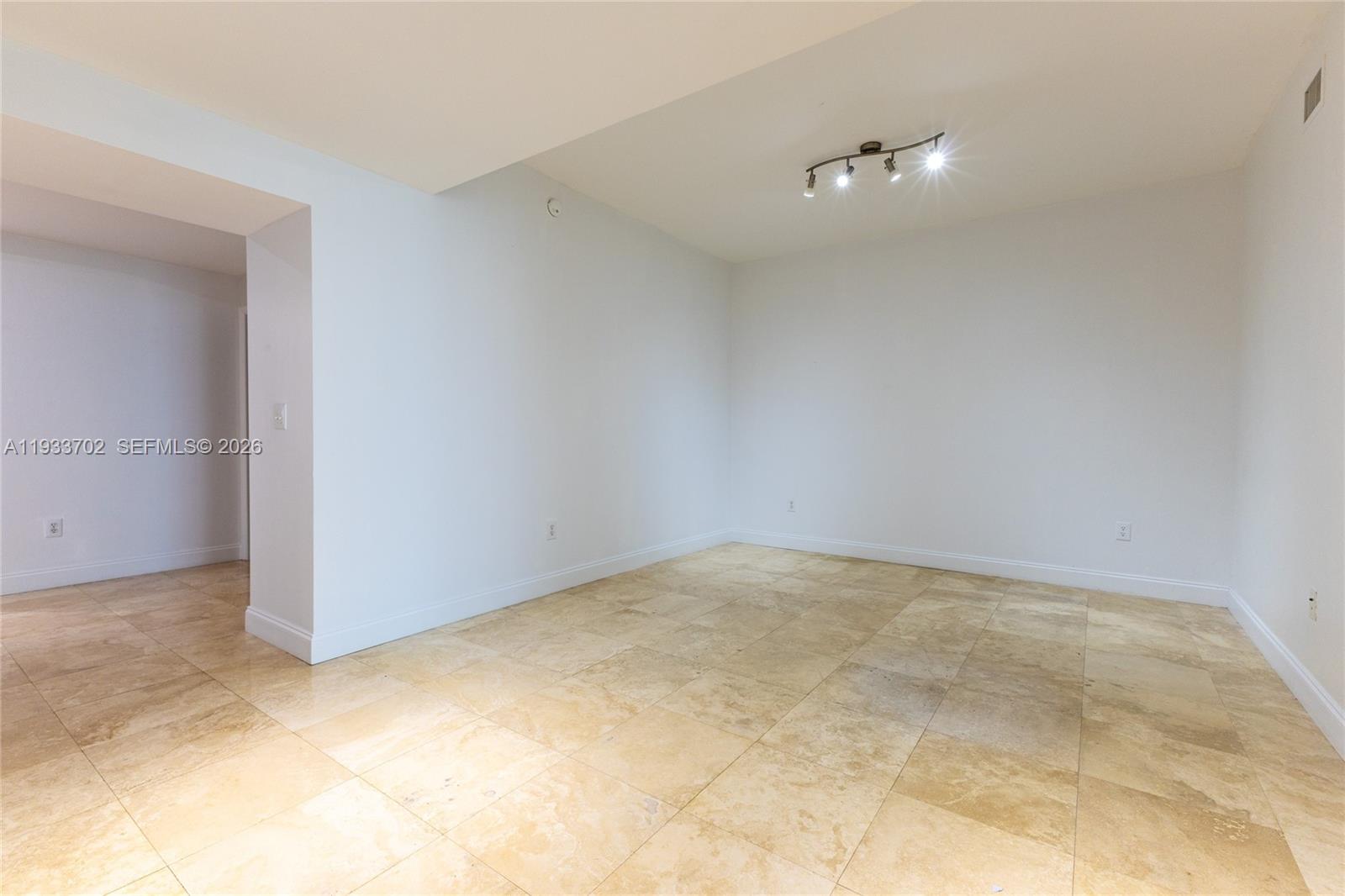 3330 NE 190th St #1112, Aventura FL 33180