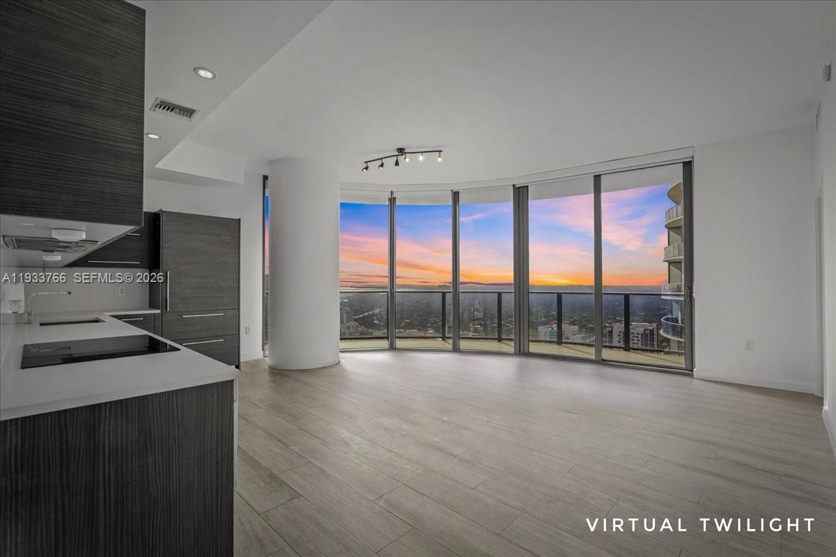 45 SW 9th St #4306, Miami FL 33130
