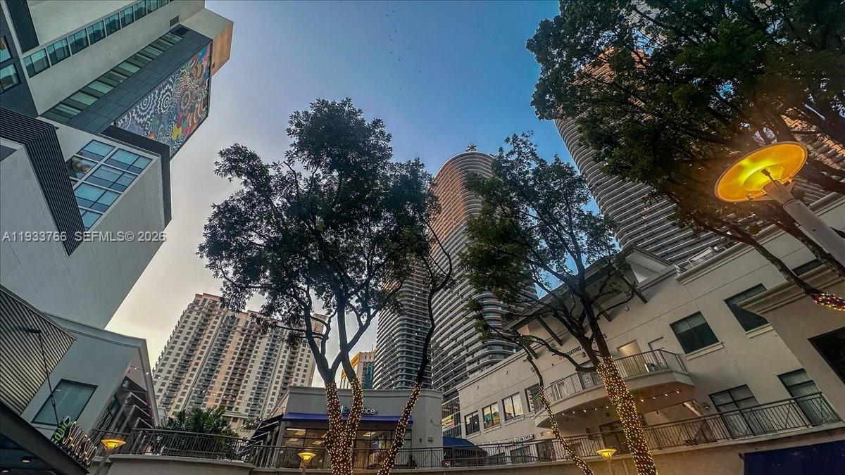 45 SW 9th St #4306, Miami FL 33130