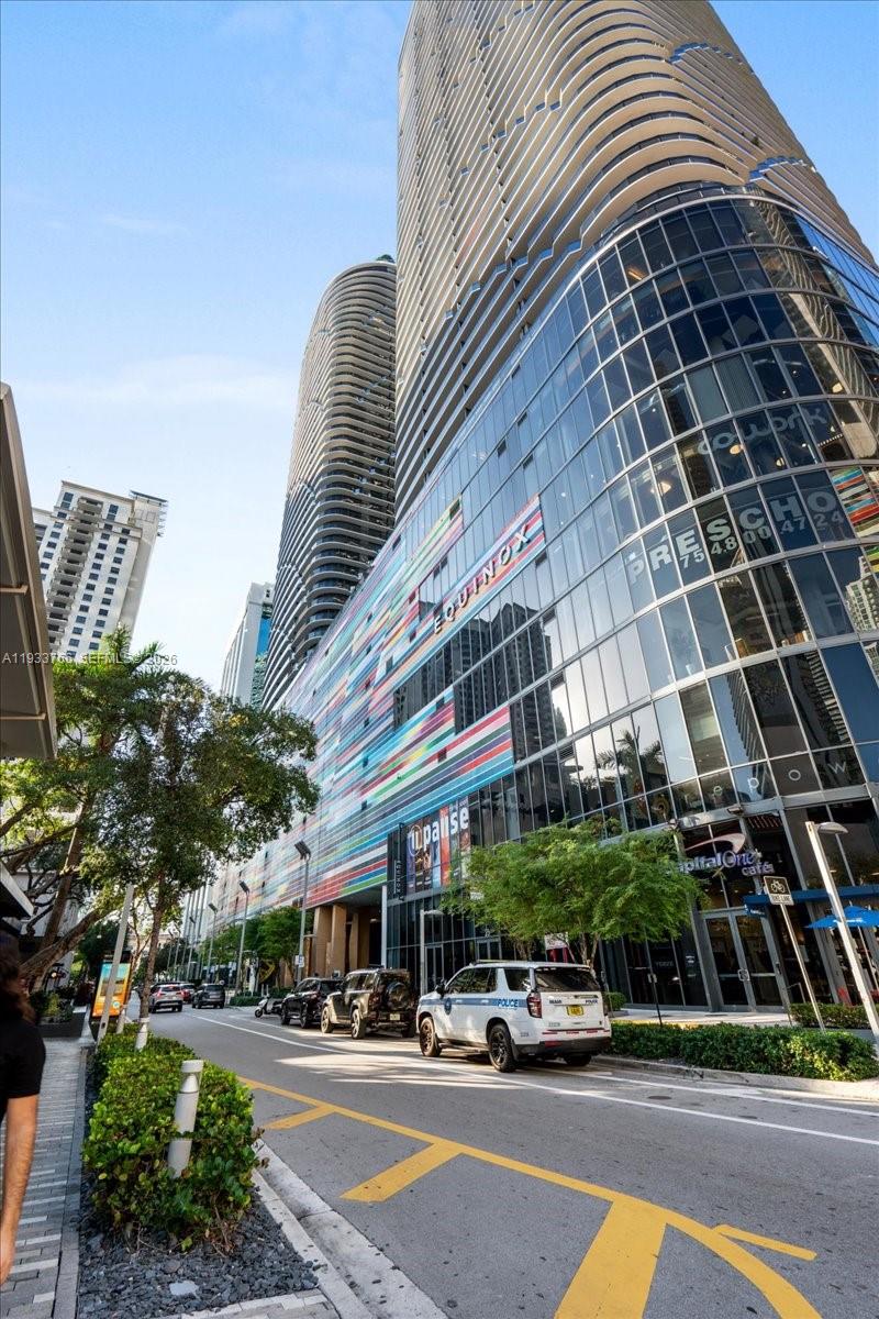 45 SW 9th St #4306, Miami FL 33130