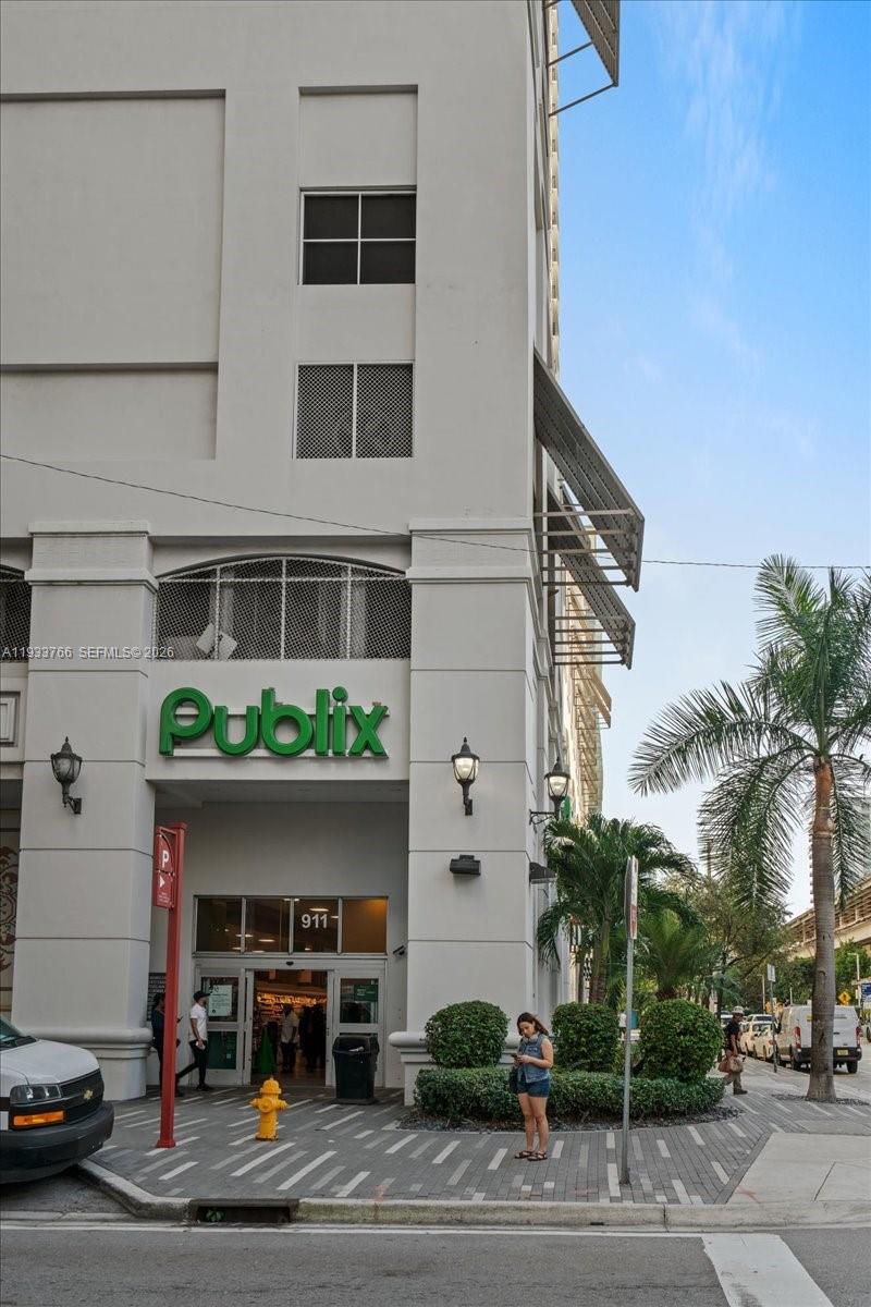 45 SW 9th St #4306, Miami FL 33130