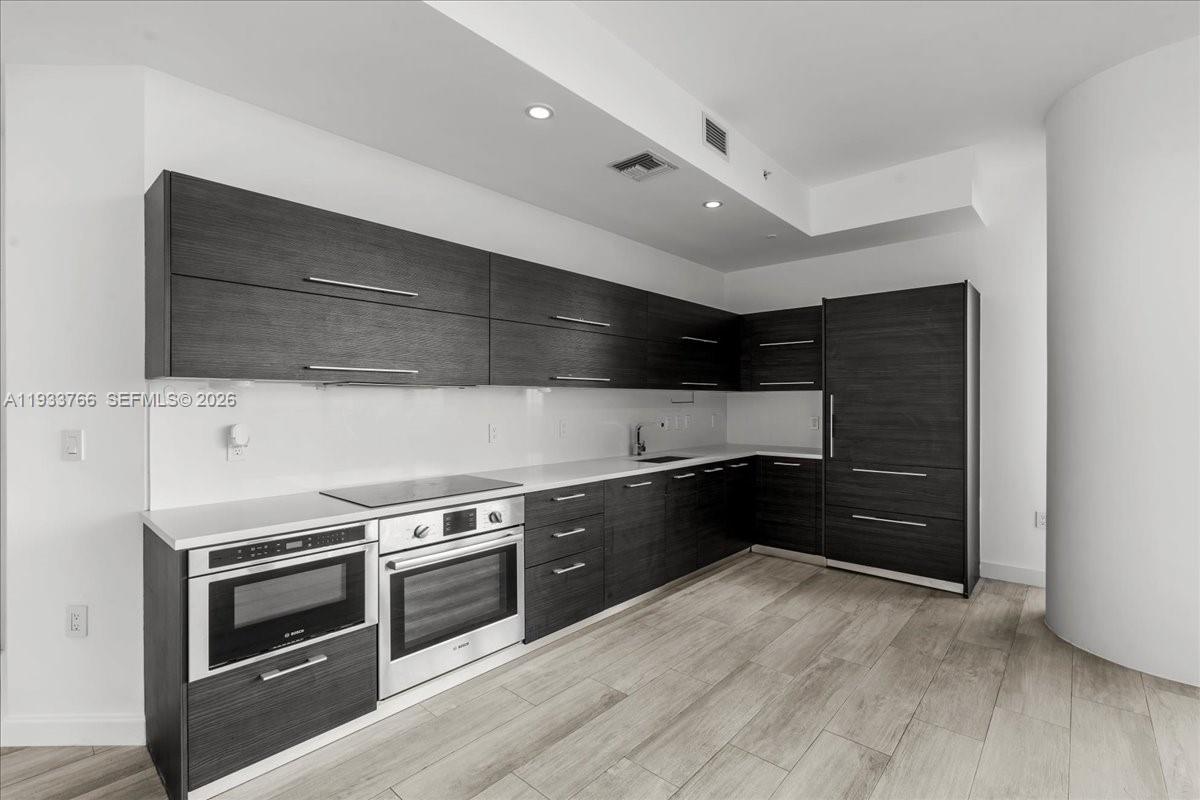 45 SW 9th St #4306, Miami FL 33130