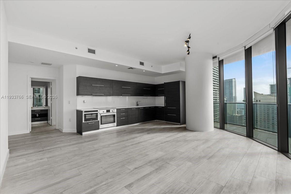 45 SW 9th St #4306, Miami FL 33130