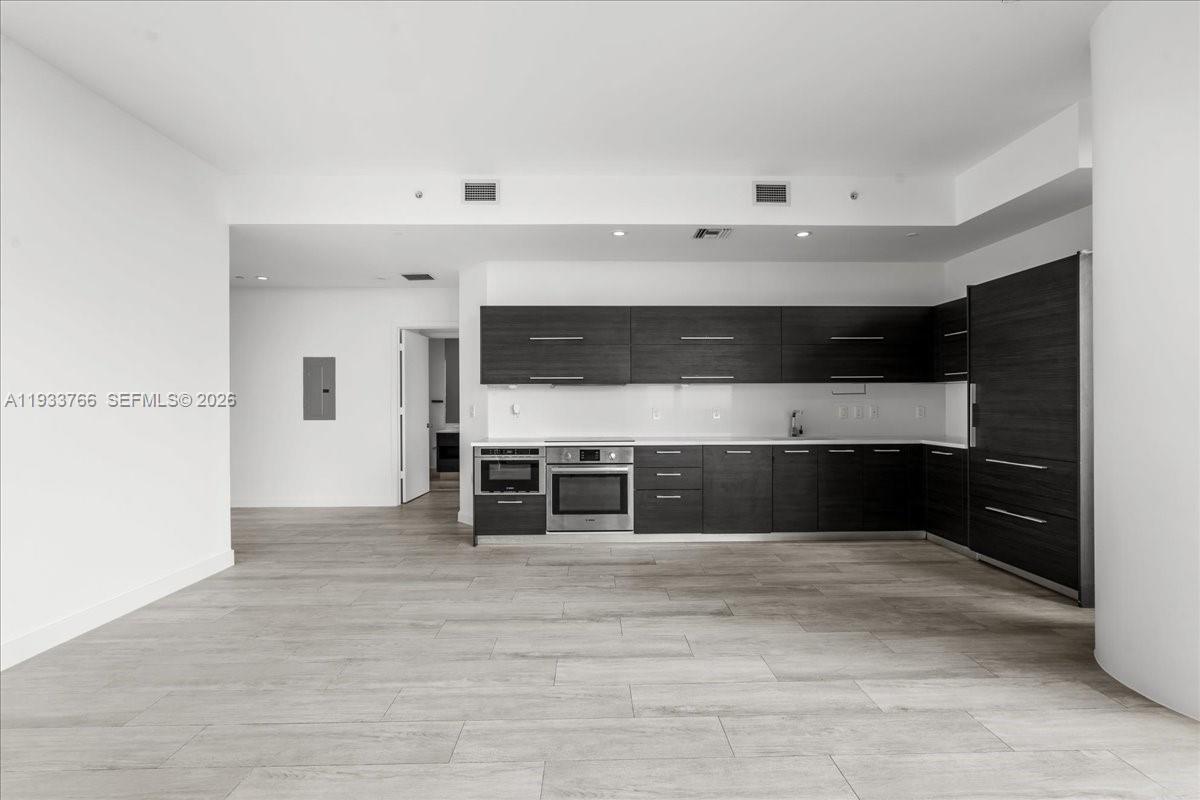 45 SW 9th St #4306, Miami FL 33130