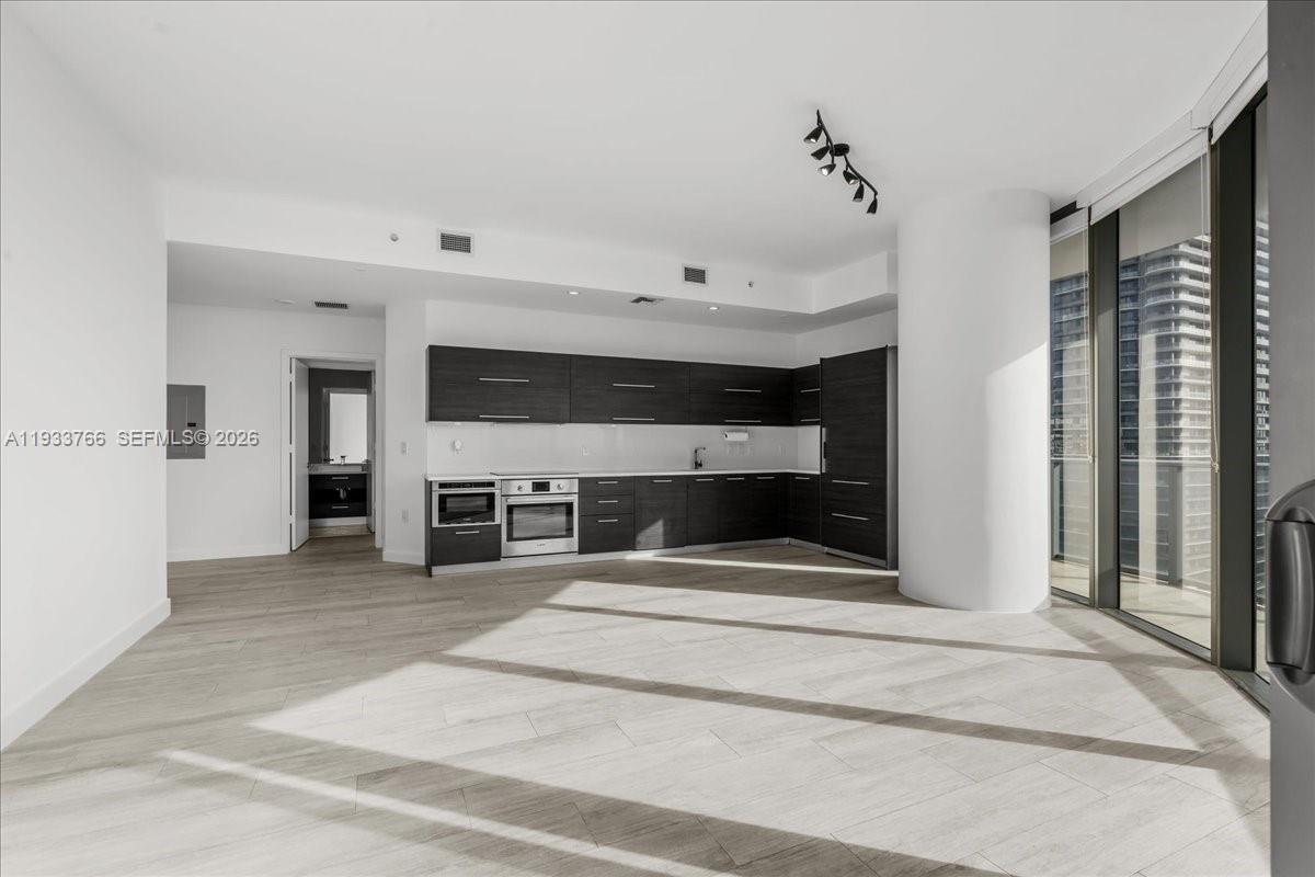 45 SW 9th St #4306, Miami FL 33130