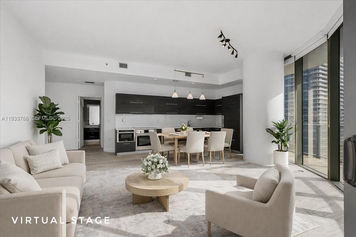 45 SW 9th St #4306, Miami FL 33130