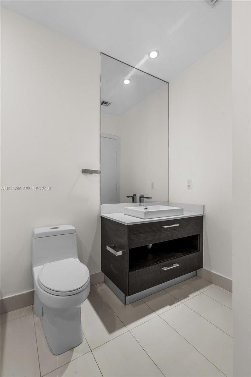 45 SW 9th St #4306, Miami FL 33130