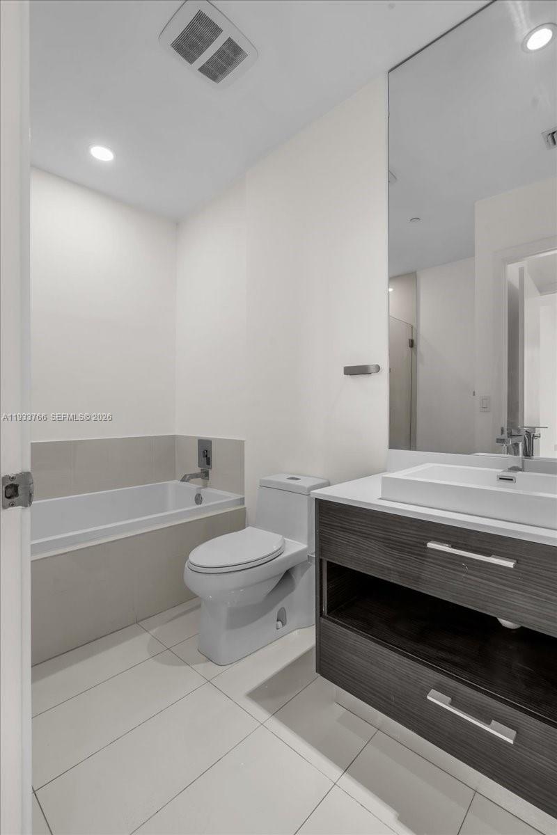 45 SW 9th St #4306, Miami FL 33130