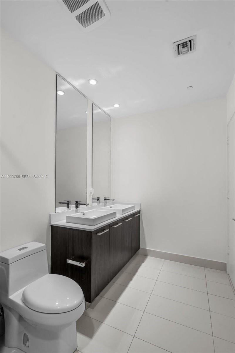 45 SW 9th St #4306, Miami FL 33130