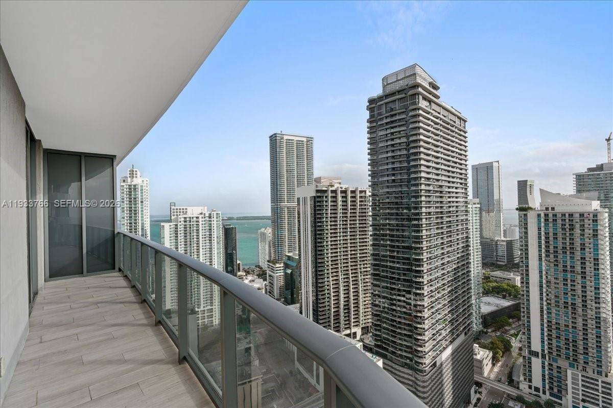 45 SW 9th St #4306, Miami FL 33130