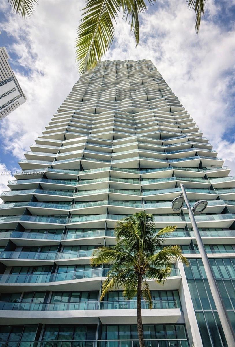 460 NE 28th St #3807, Miami FL 33137