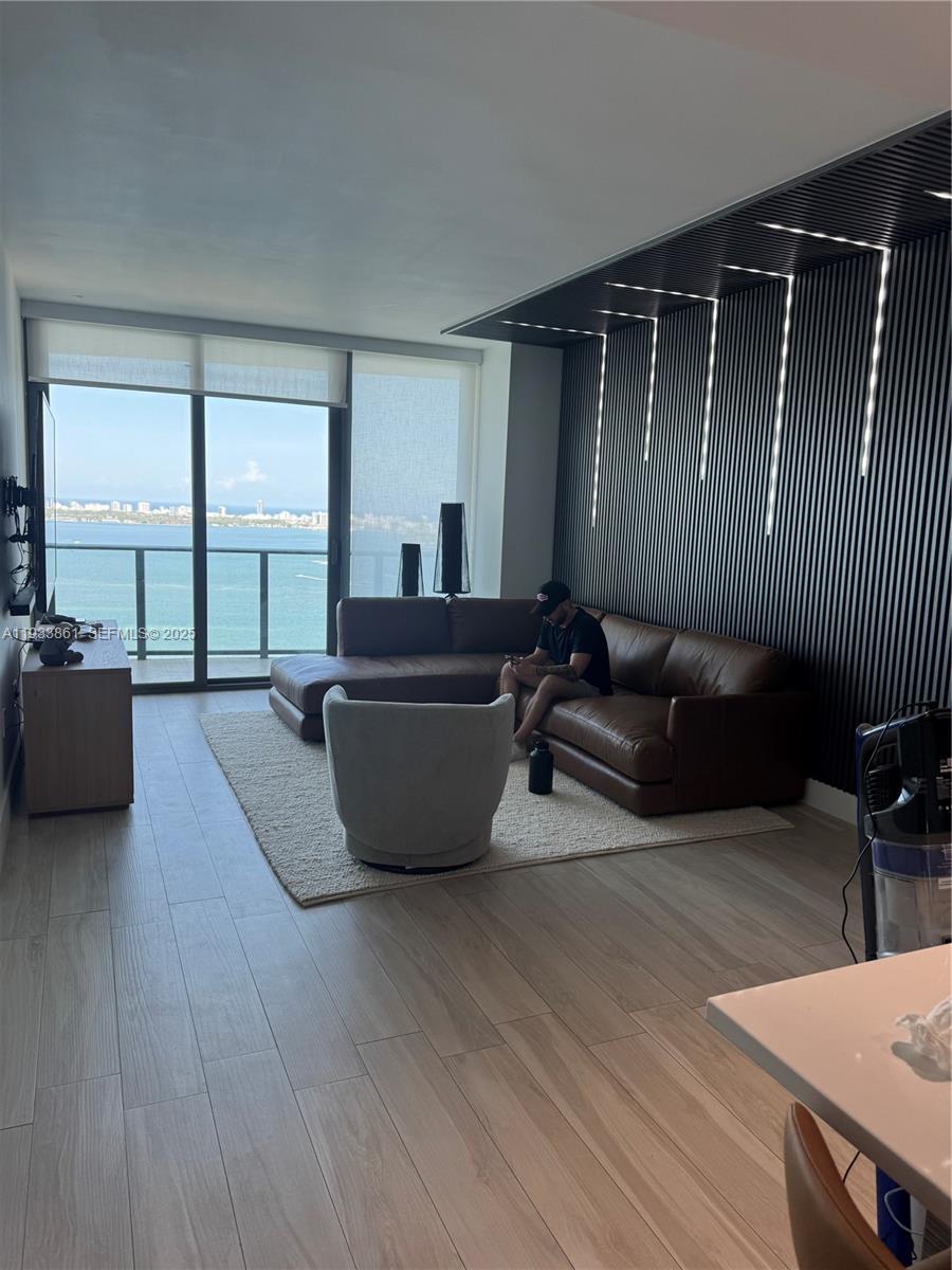 460 NE 28th St #3807, Miami FL 33137