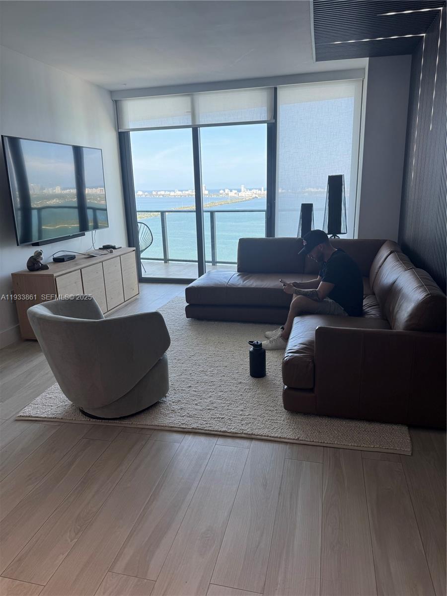460 NE 28th St #3807, Miami FL 33137