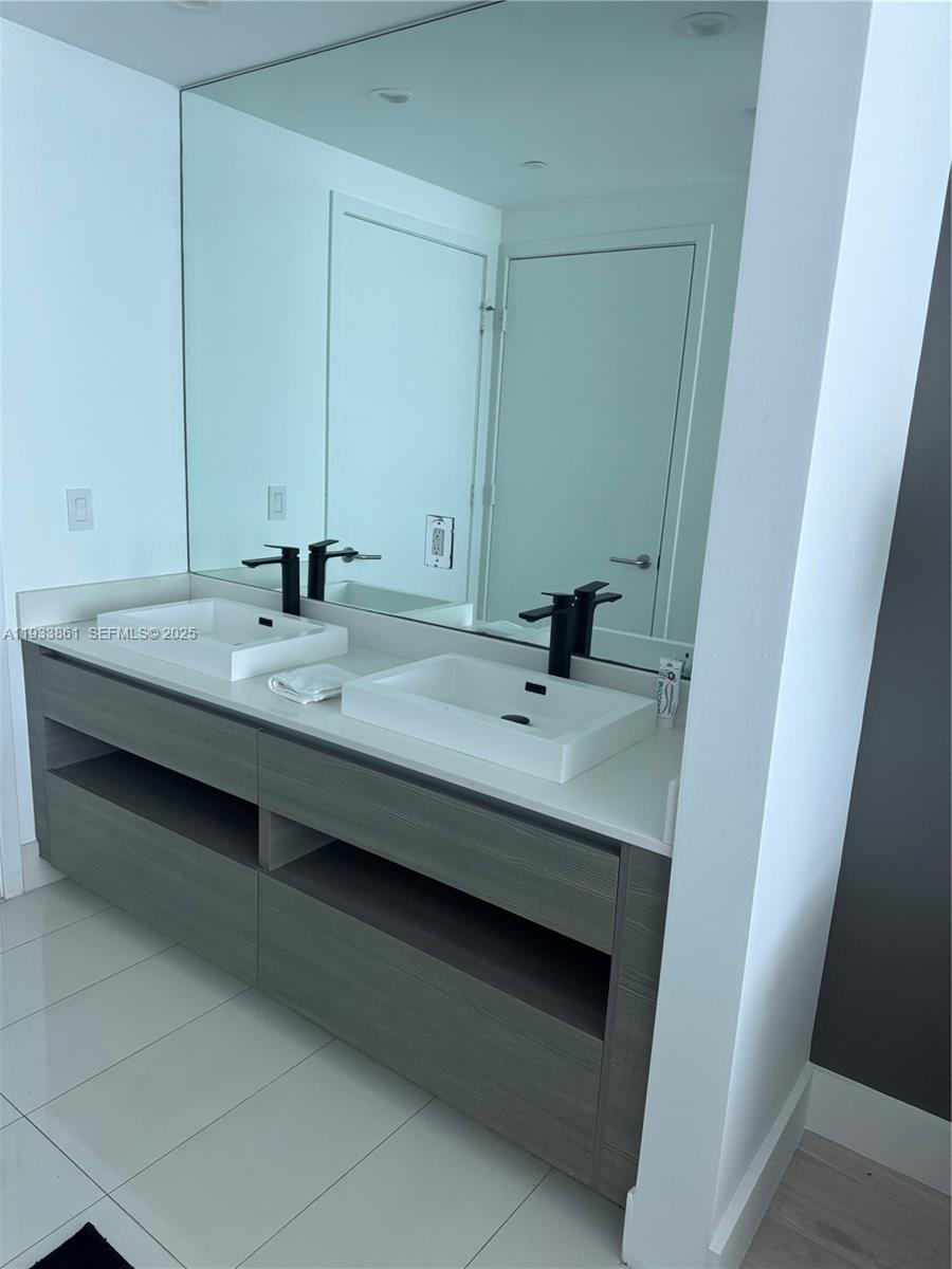 460 NE 28th St #3807, Miami FL 33137