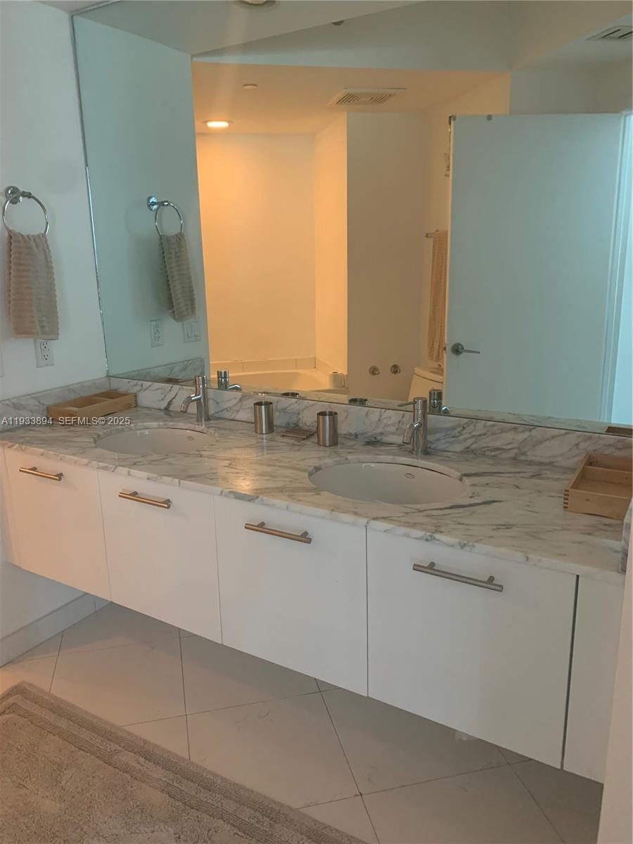 500 Brickell Ave #1507, Miami FL 33131