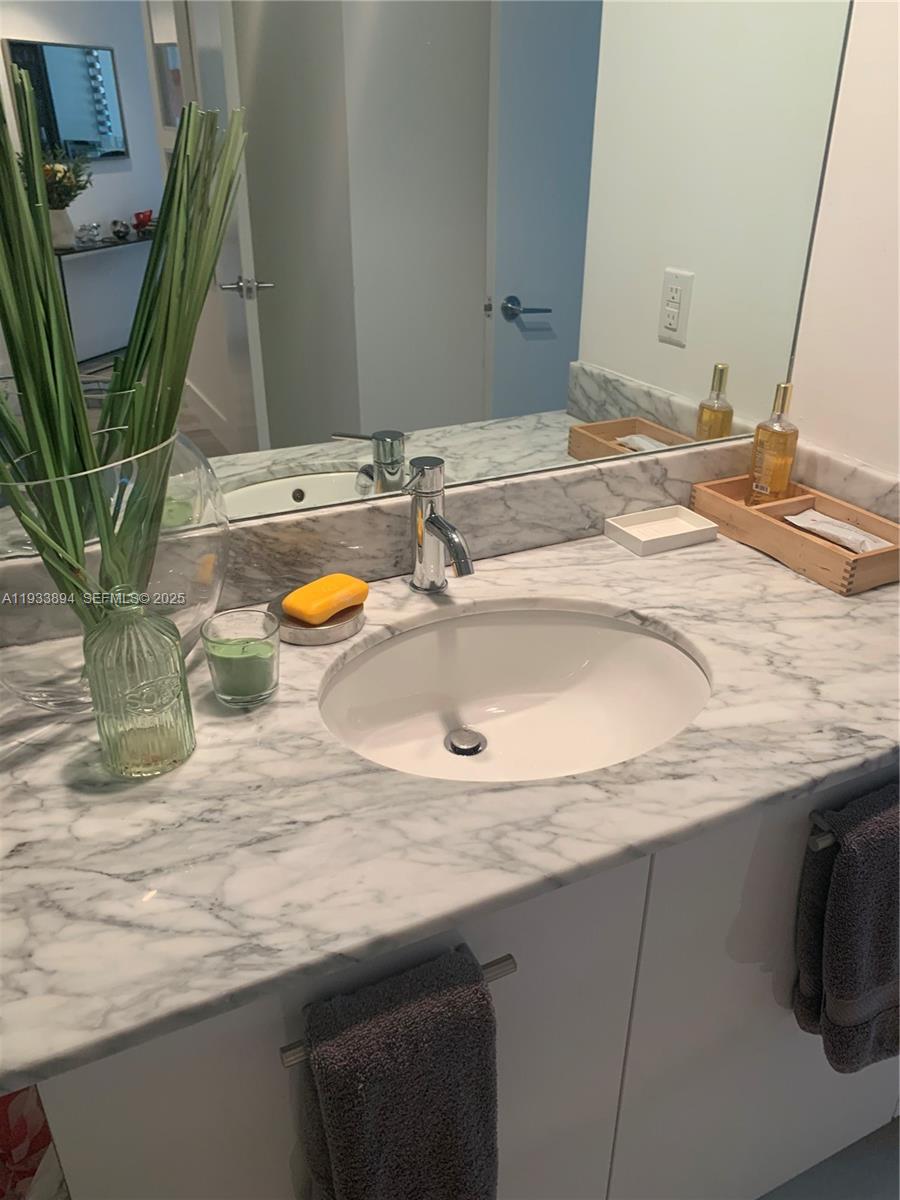 500 Brickell Ave #1507, Miami FL 33131