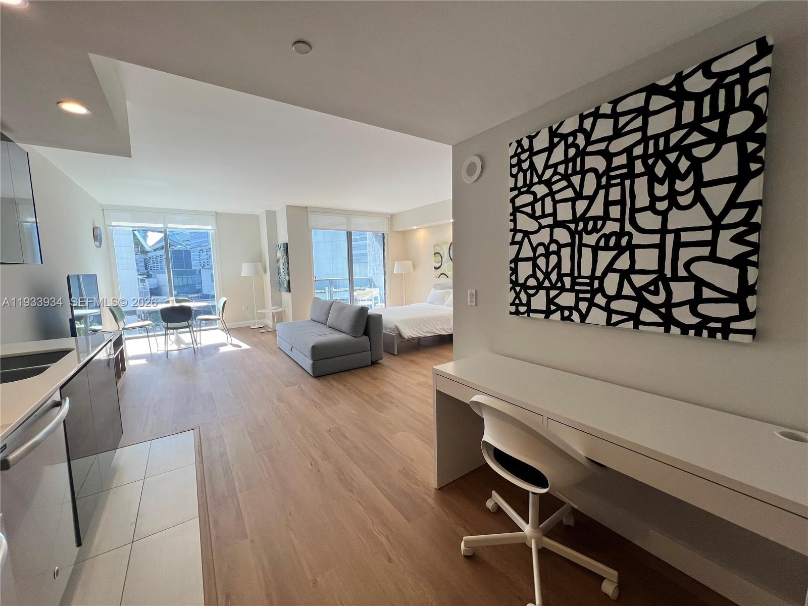 31 SE 6th St #703, Miami FL 33131