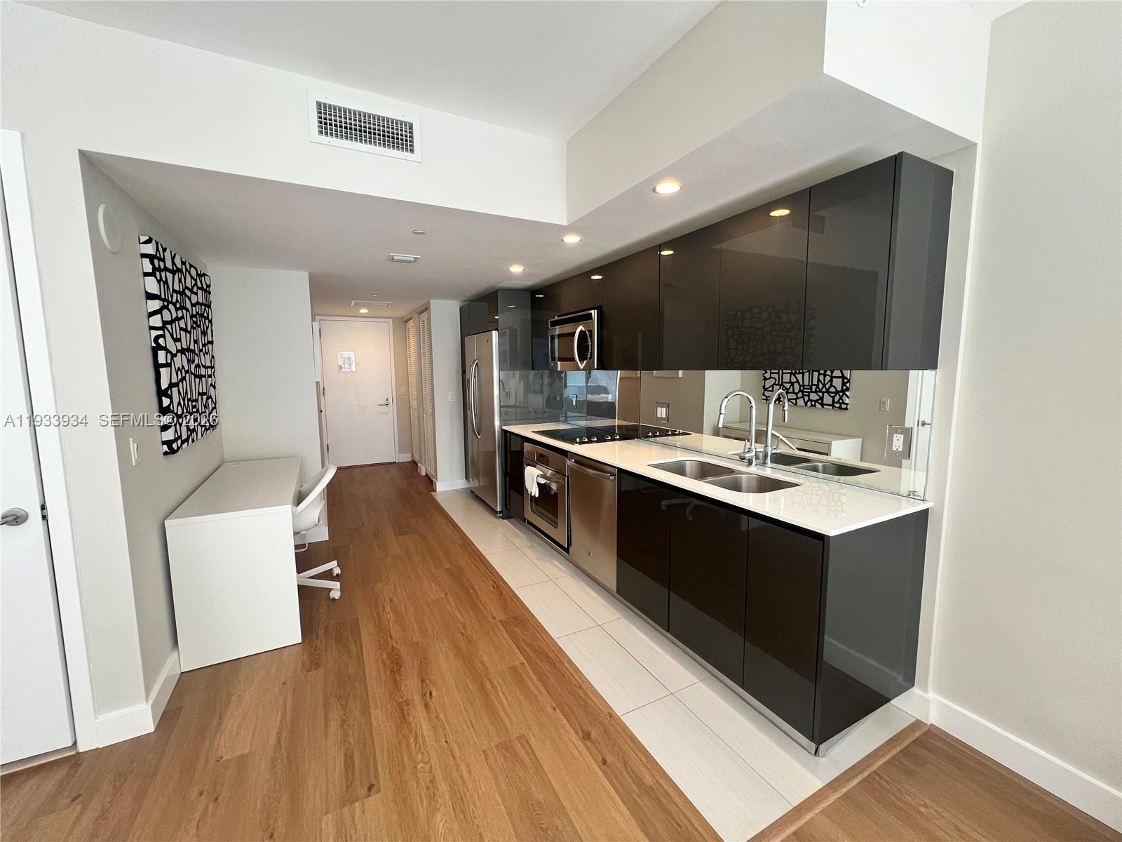 31 SE 6th St #703, Miami FL 33131