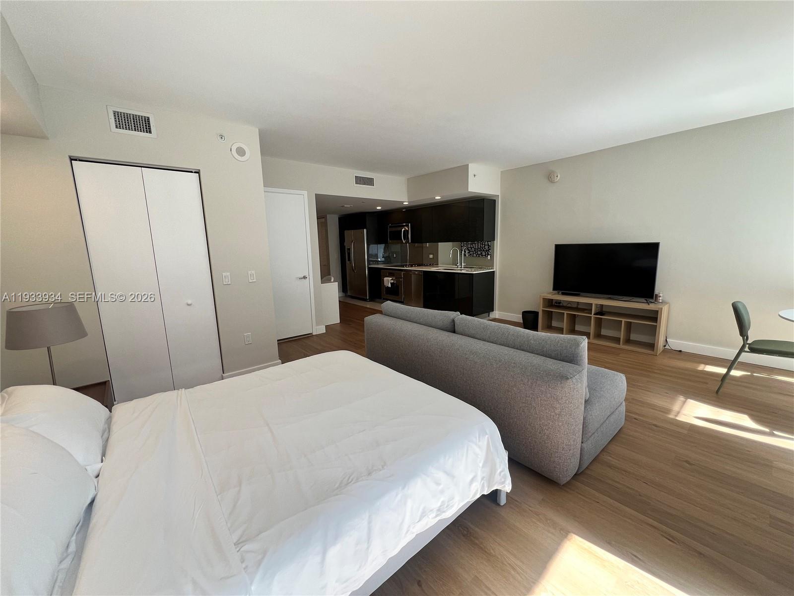 31 SE 6th St #703, Miami FL 33131