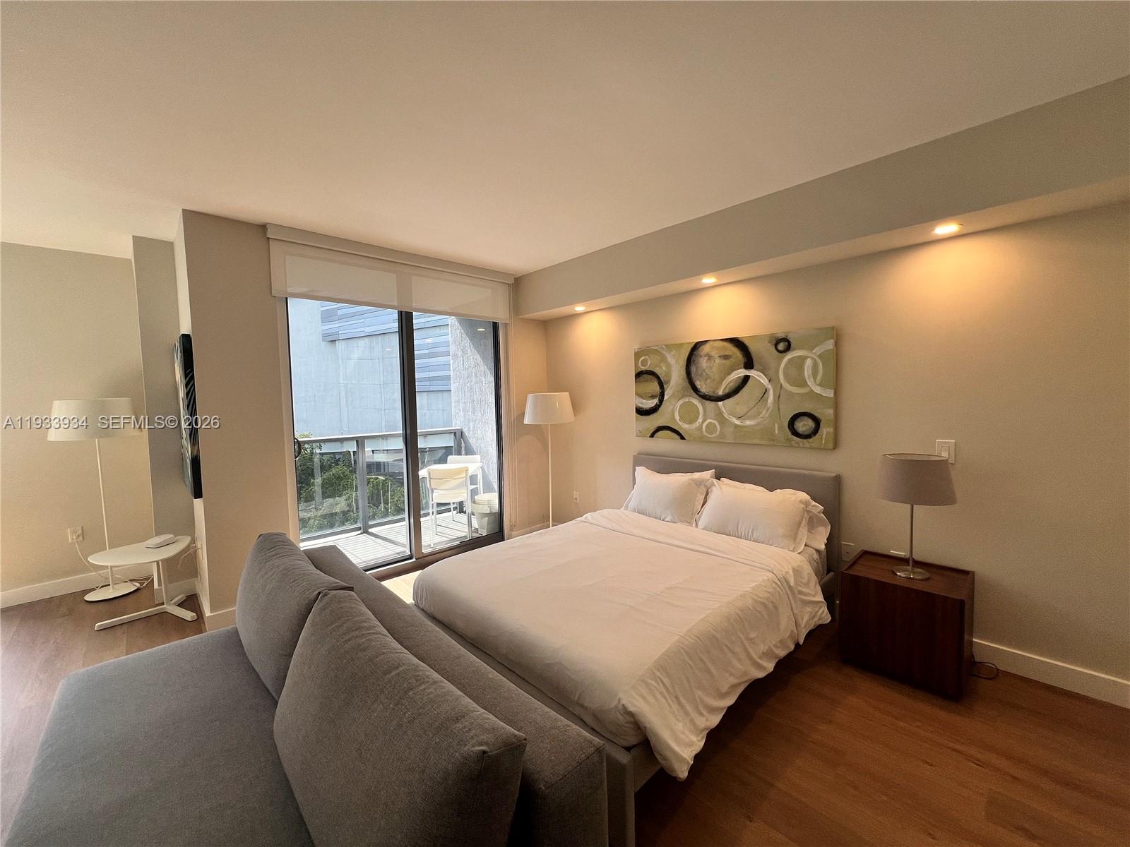 31 SE 6th St #703, Miami FL 33131