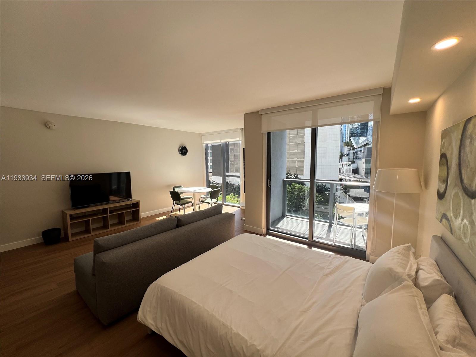 31 SE 6th St #703, Miami FL 33131