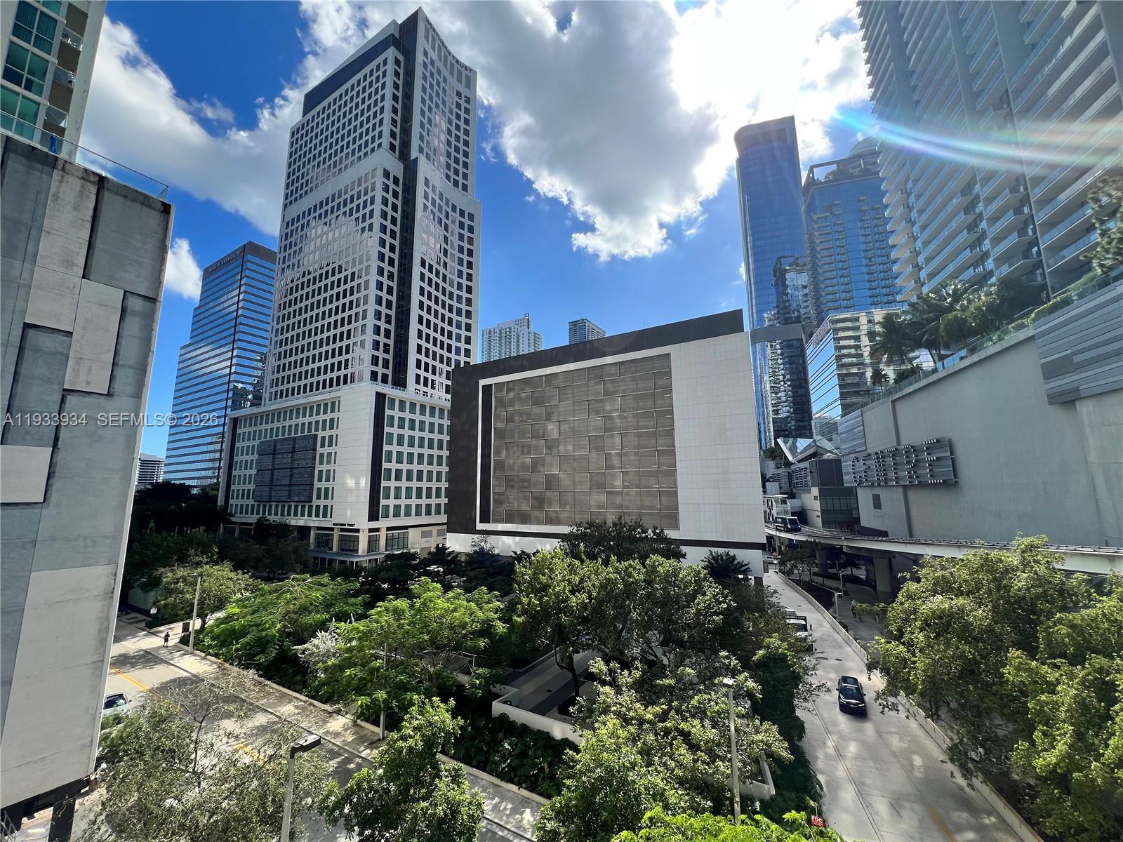 31 SE 6th St #703, Miami FL 33131
